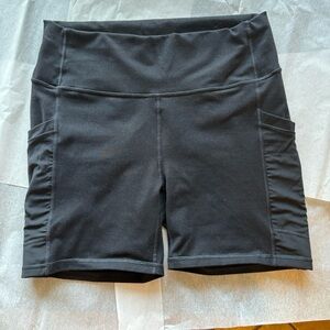 Fabletics 6in Black On-The-Go Shorts, Size Large